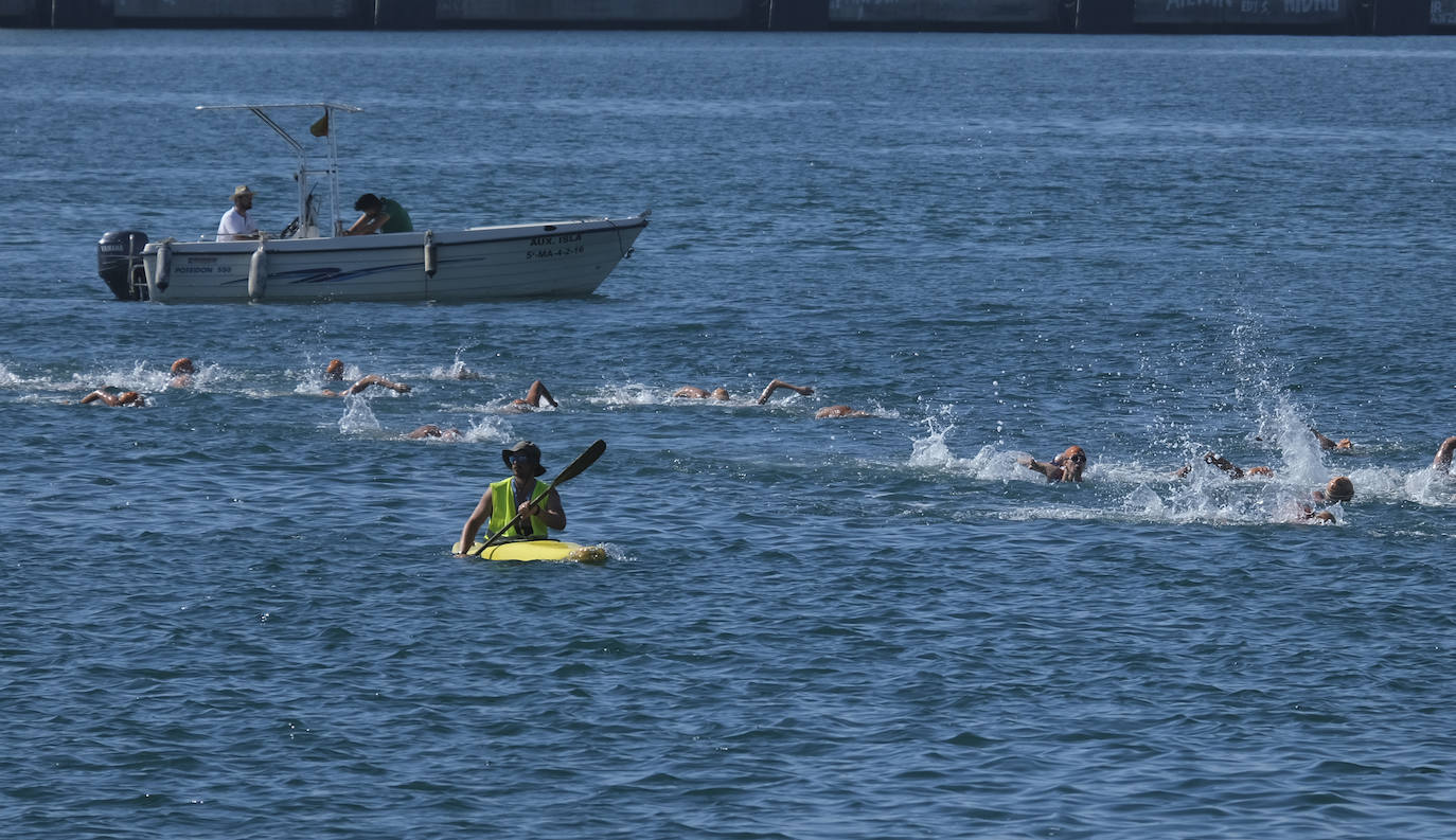 Más de medio millar de nadadores participaron en la prueba 
