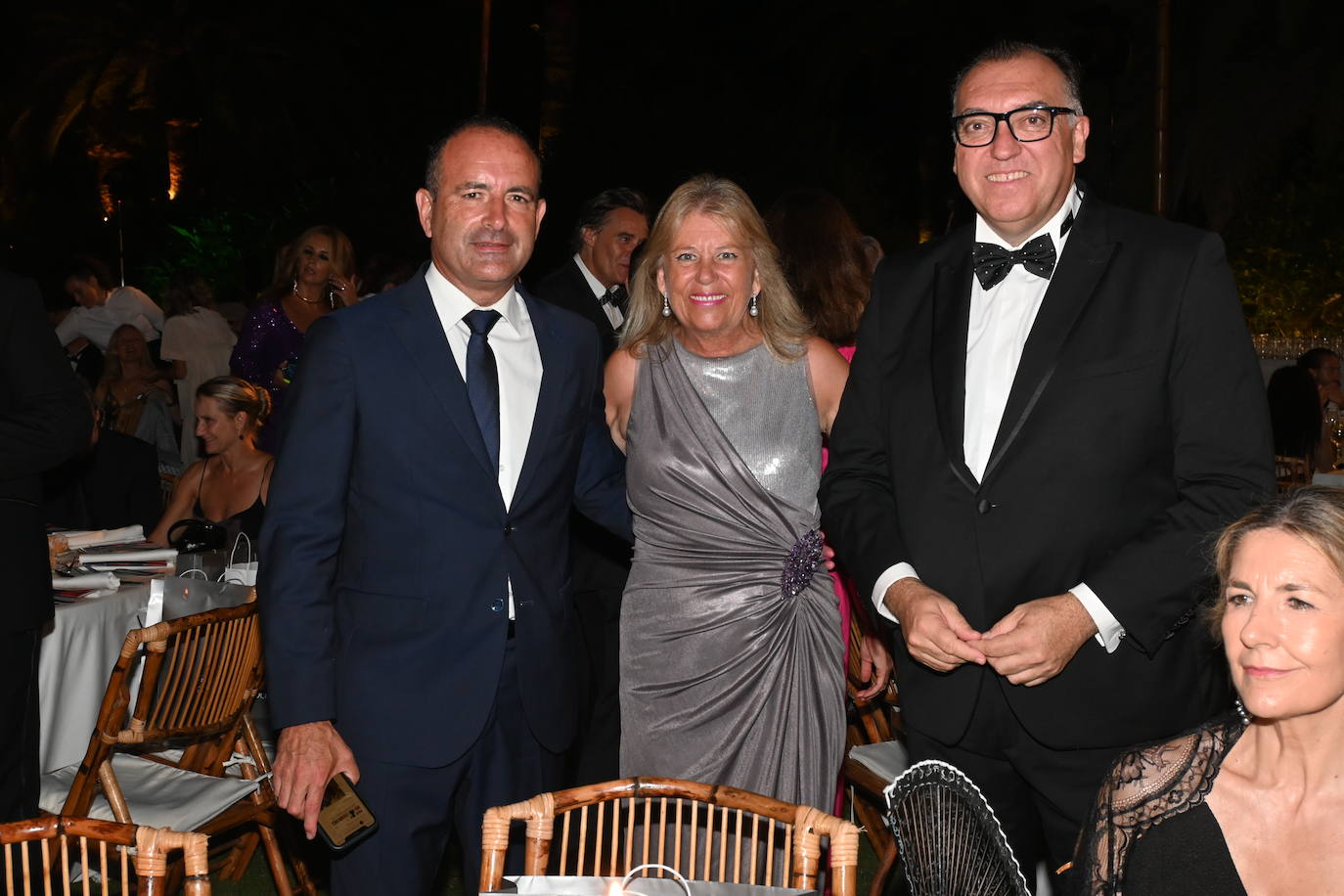 La Cena de Gala de la Asociación Española Contra el Cáncer de Marbella ha regresado por todo lo alto reuniendo a más de 500 personas en la Finca de La Concepción para apoyar la labor de este colectivo que atiende a los pacientes que padecen esta enfermedad y a sus familias