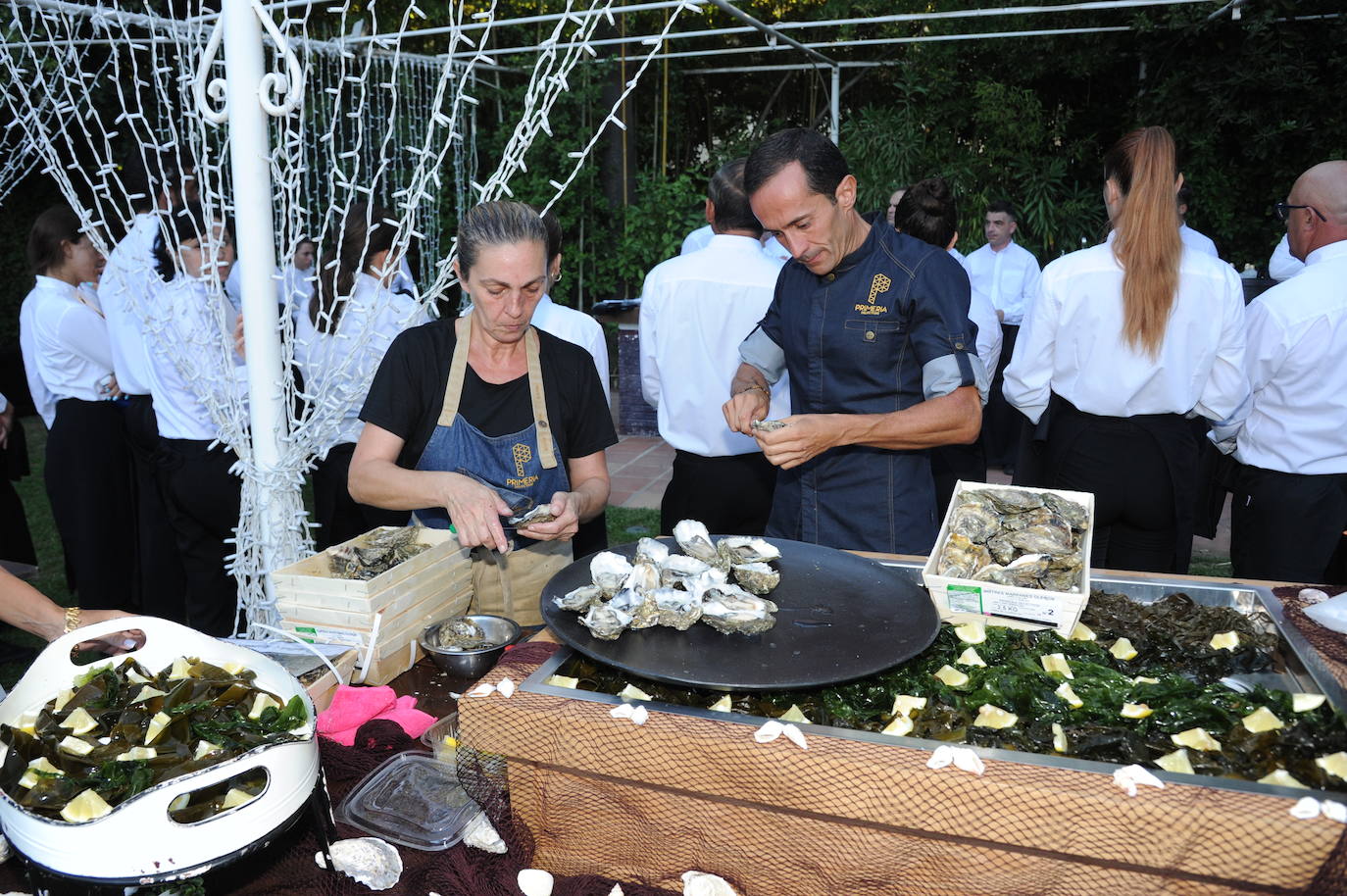 La Cena de Gala de la Asociación Española Contra el Cáncer de Marbella ha regresado por todo lo alto reuniendo a más de 500 personas en la Finca de La Concepción para apoyar la labor de este colectivo que atiende a los pacientes que padecen esta enfermedad y a sus familias