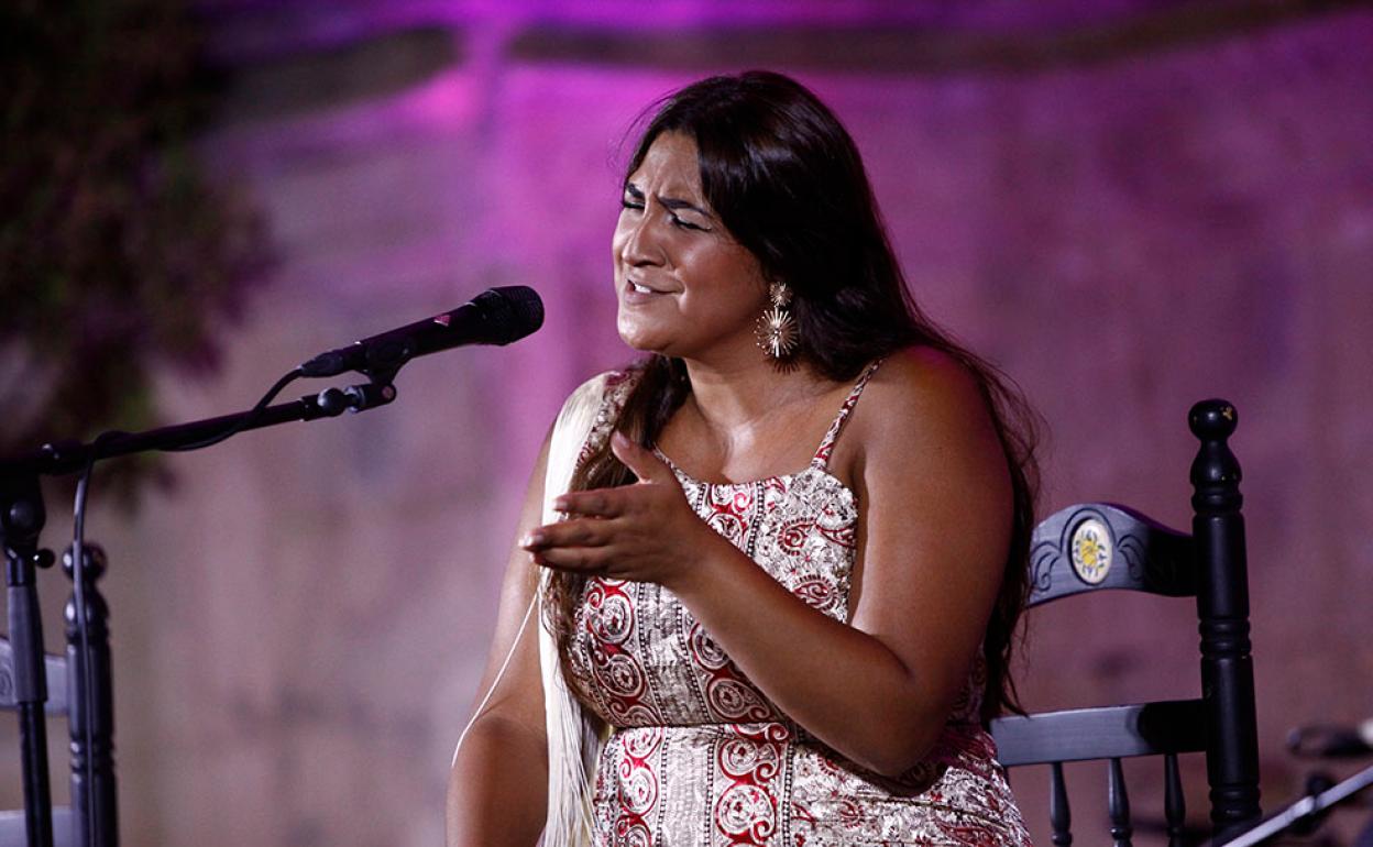 Lela Soto abrió la noche flamenca en Antequera. 