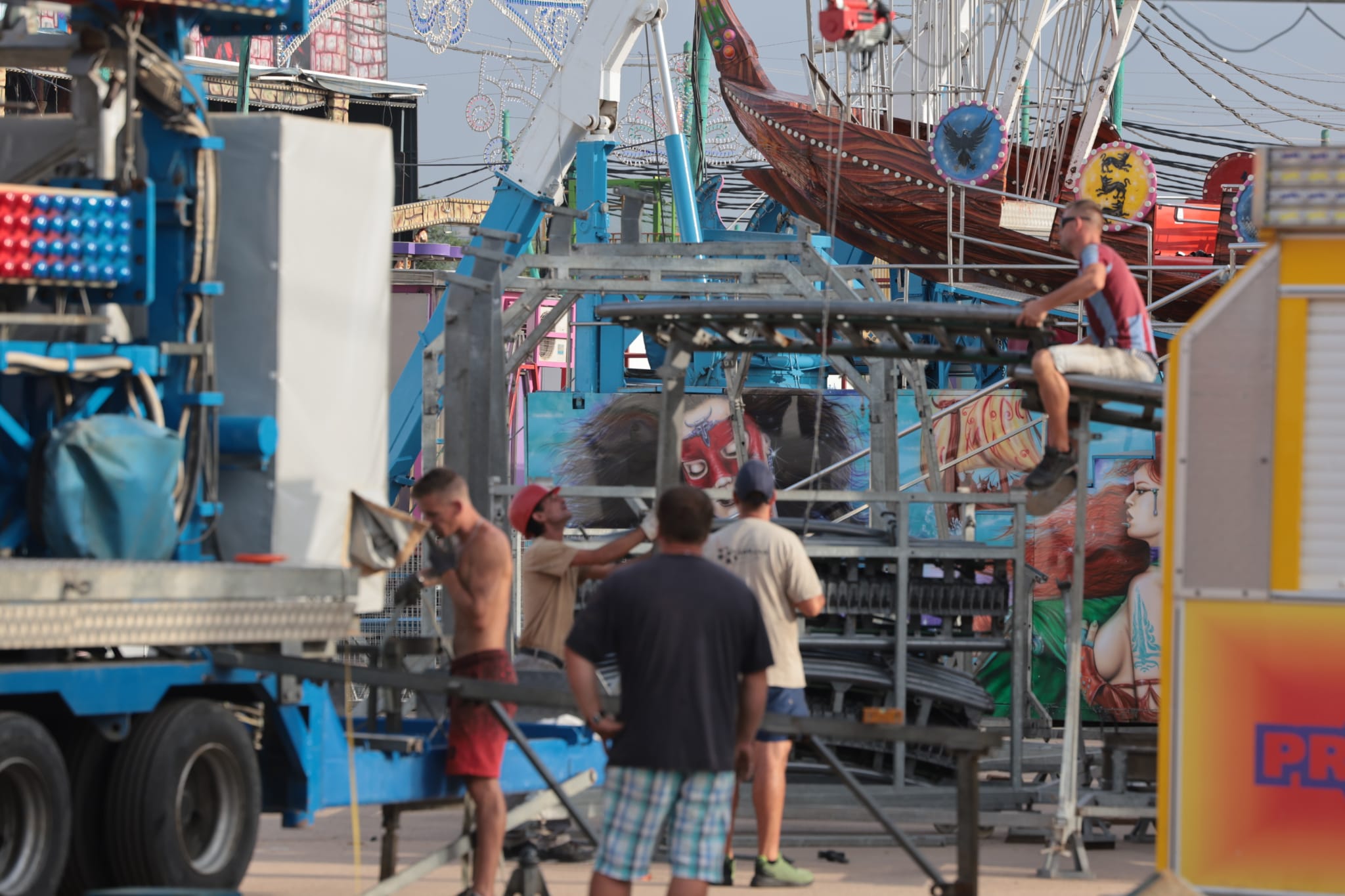 Últimos preparativos para la Feria de Málaga. 