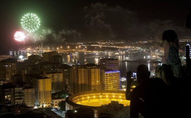 Directo | Un espectáculo de drones y los fuegos artificiales dan la bienvenida a ocho días de Feria de Málaga