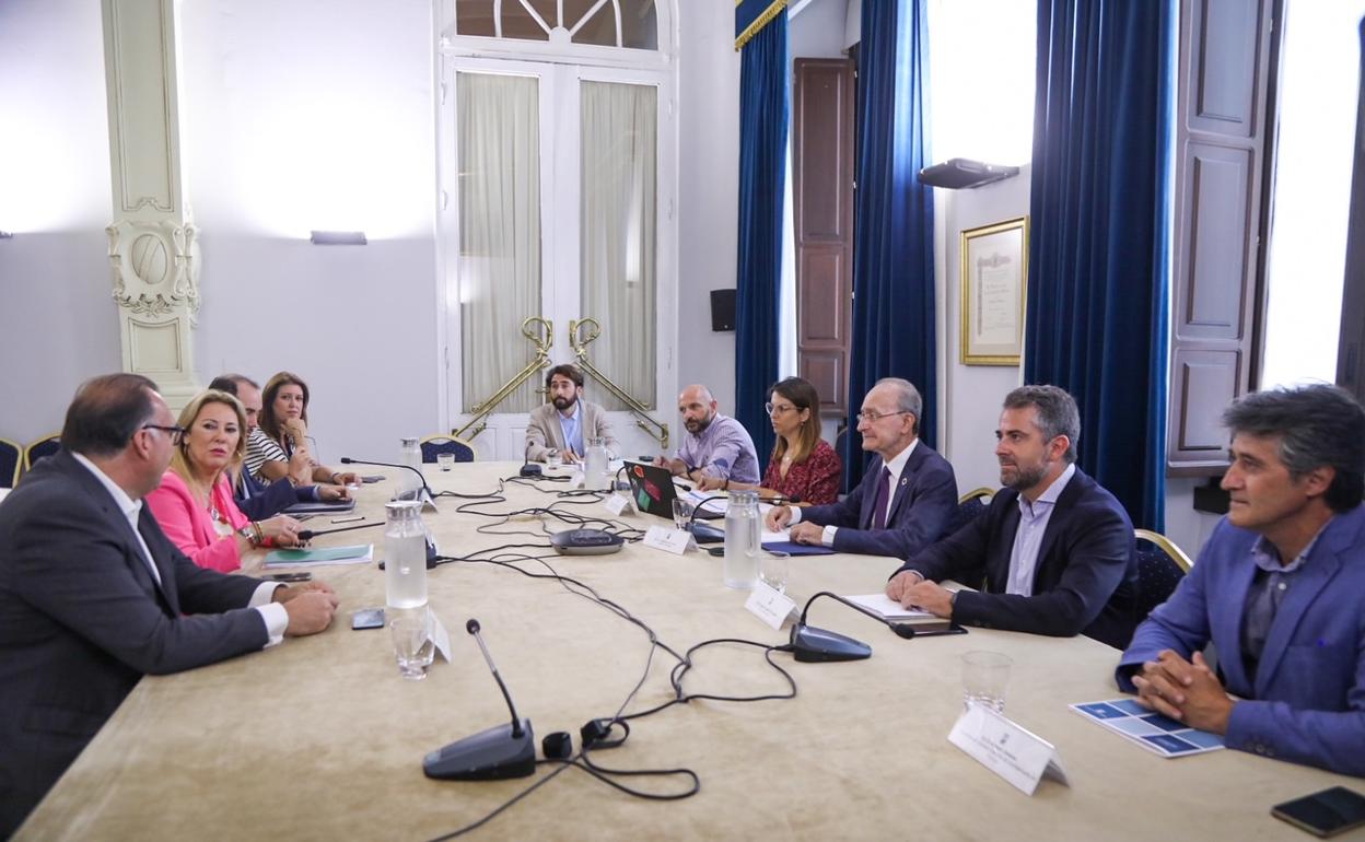 Reunión institucional entre representantes del Ayuntamiento de Málaga y de la Junta, este viernes. 