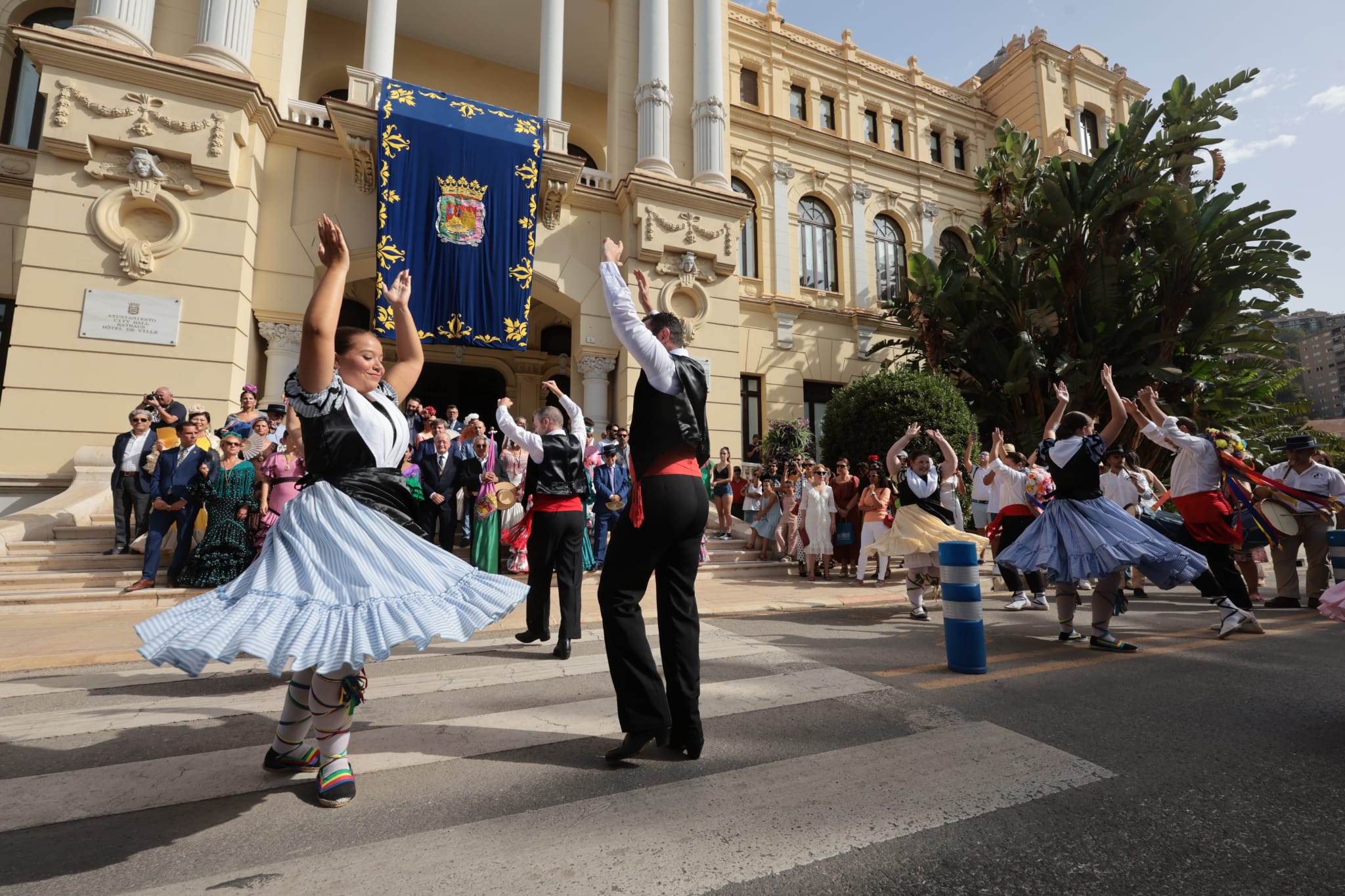 Málaga peregrina en romería al santuario de la Victoria con el empresario hostelero Rafael Prado como abanderado.