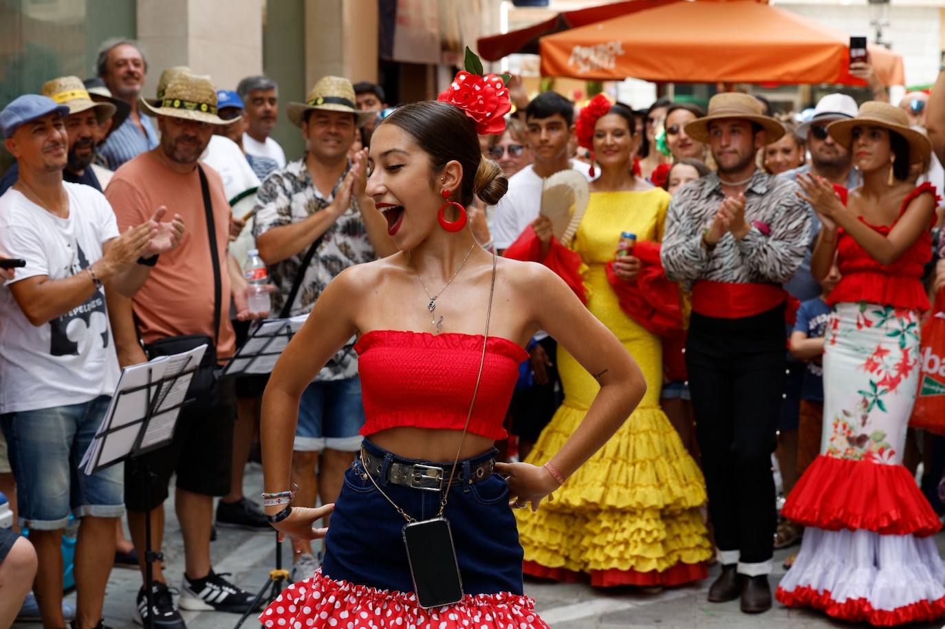 Domingo pletórico de fiesta en la feria del Centro de Málaga