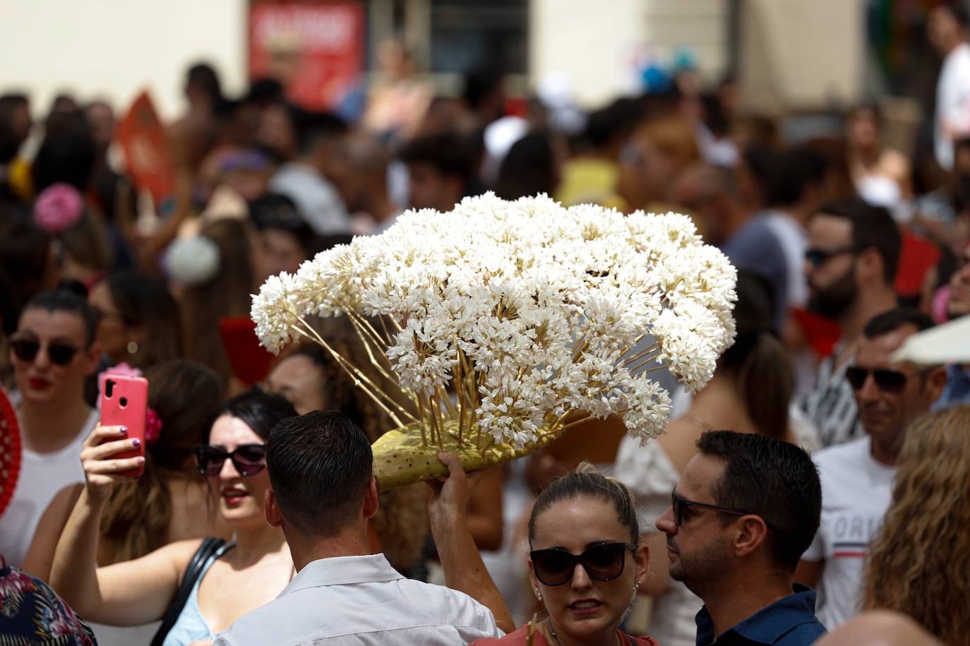 Domingo pletórico de fiesta en la feria del Centro de Málaga