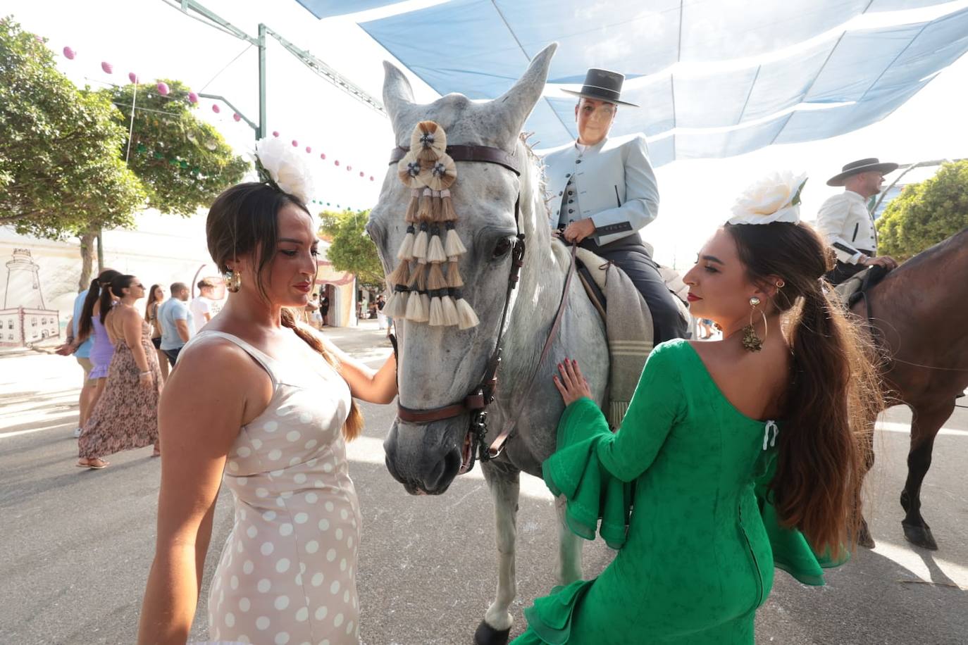 Mayores, familias y caballistas ambientaron el real de la Feria en la tarde del domingo 