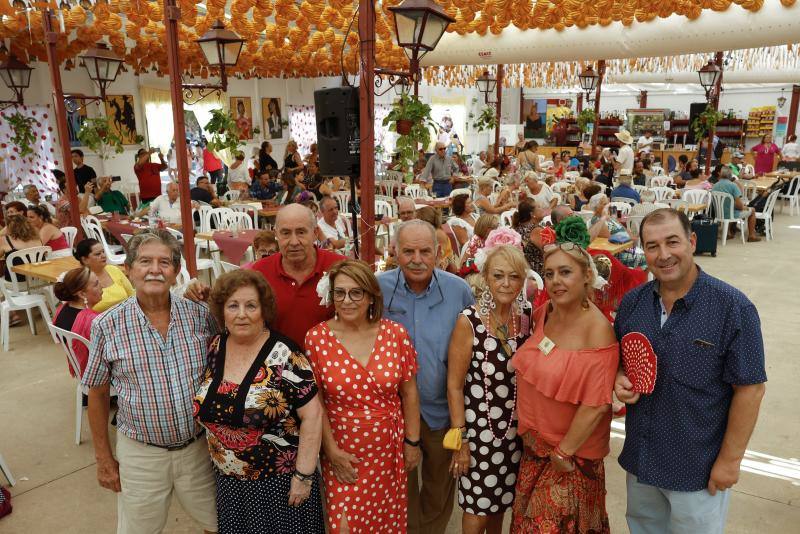 El lunes festivo vuelve a llenar la Feria de Málaga, donde sigue habiendo ganas de desquitarse del parón impuesto por la pandemia años atrás. 