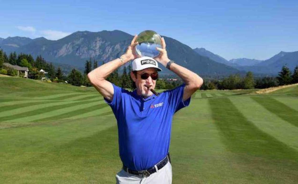 Jiménez, con el trofeo. 