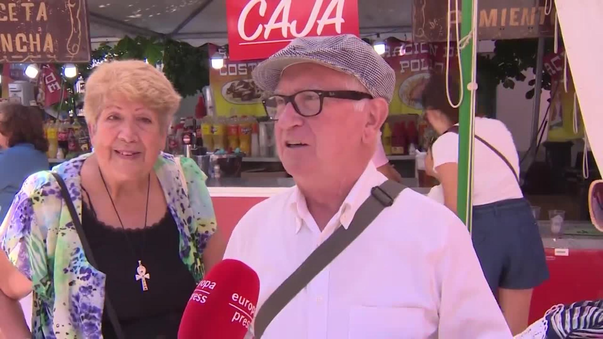 Madrileños vuelven a disfrutar del ambiente castizo de las Fiestas de la Paloma
