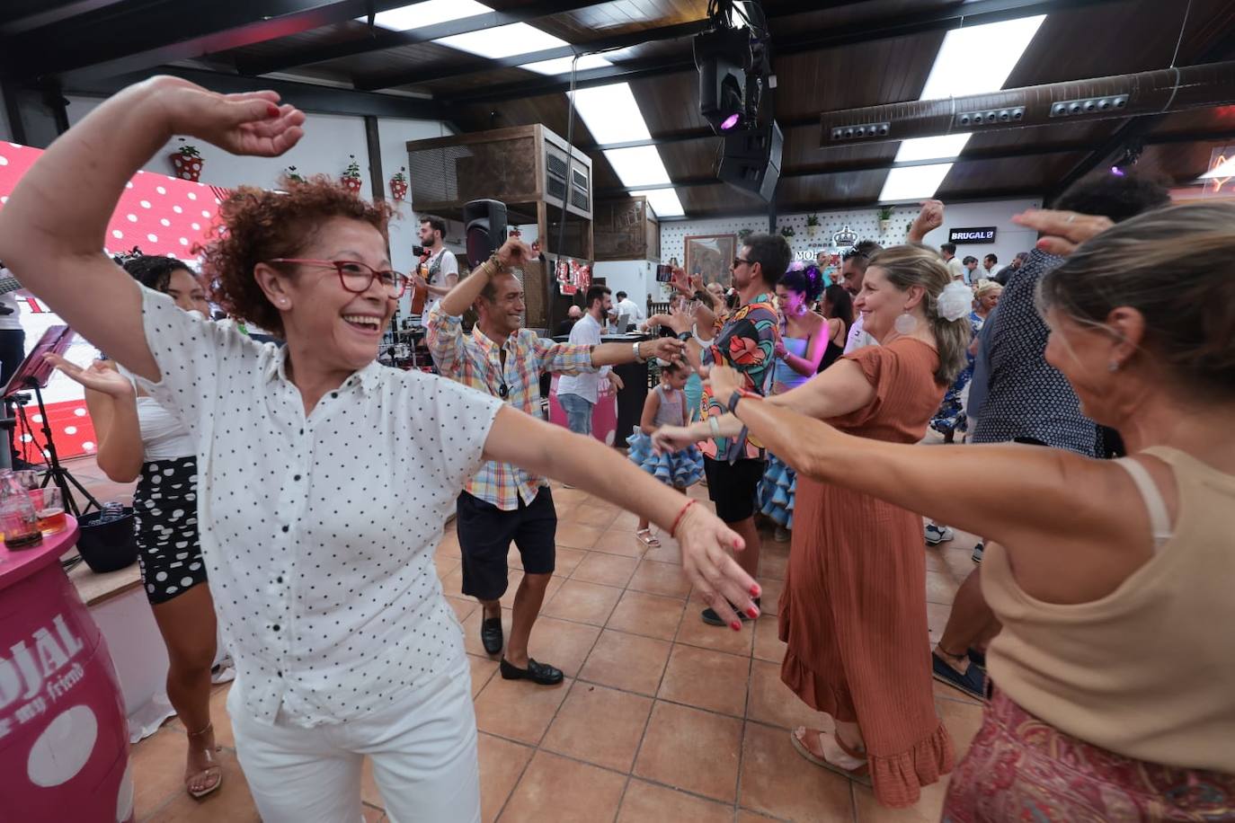 El calor no puede con las ganas de fiesta de malagueños y visitantes