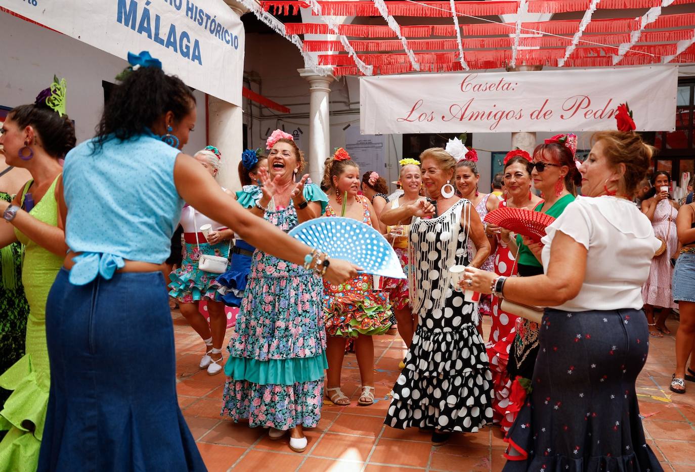 El calor no puede con las ganas de fiesta de malagueños y visitantes