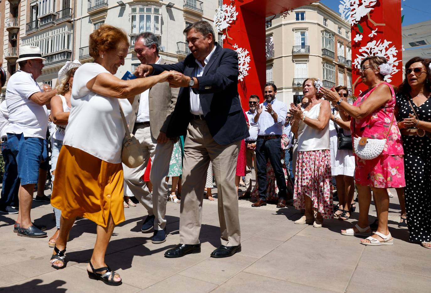 El calor no puede con las ganas de fiesta de malagueños y visitantes