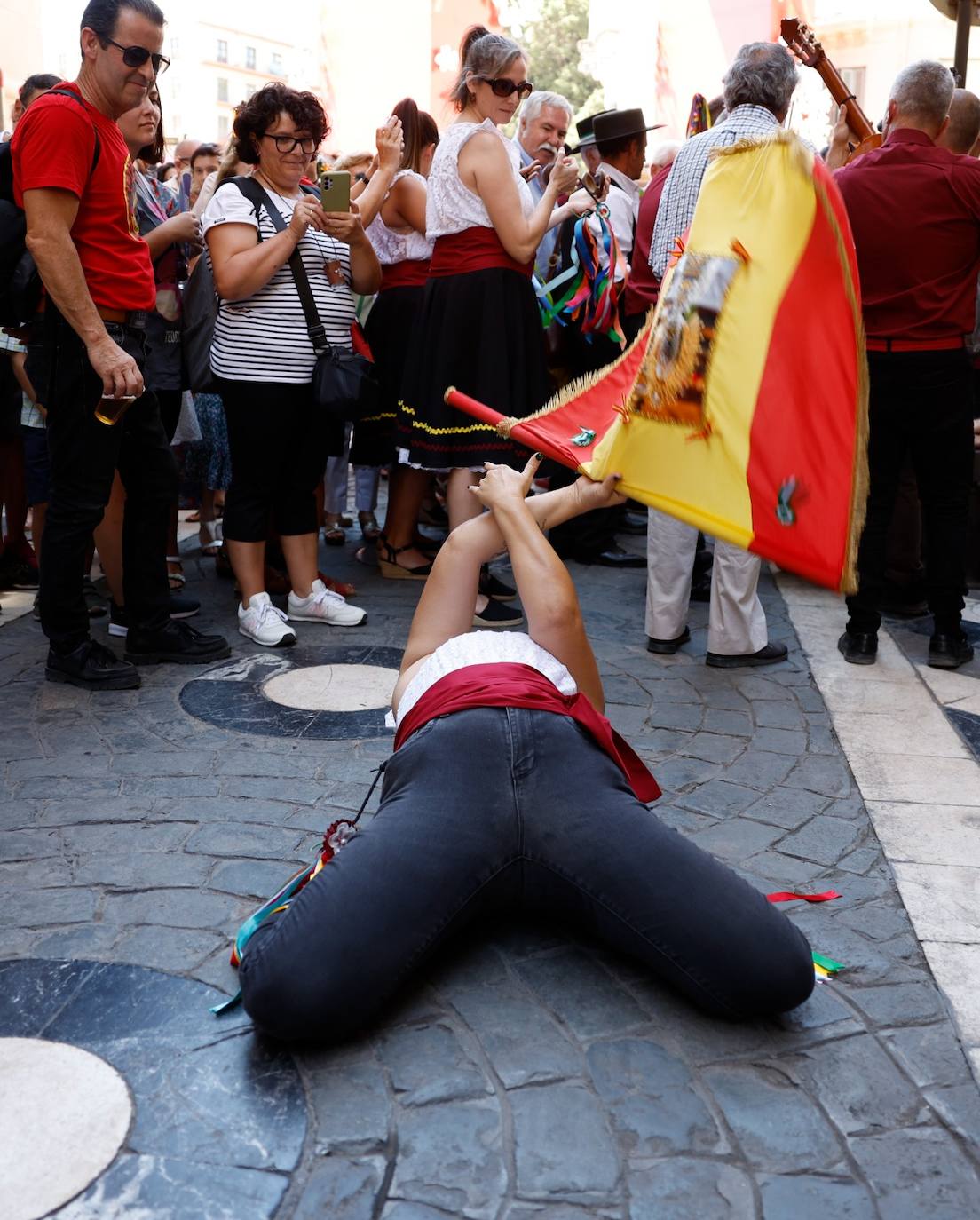 El calor no puede con las ganas de fiesta de malagueños y visitantes