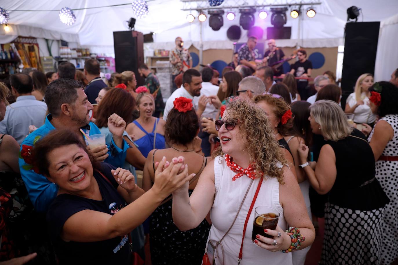 El calor no puede con las ganas de fiesta de malagueños y visitantes