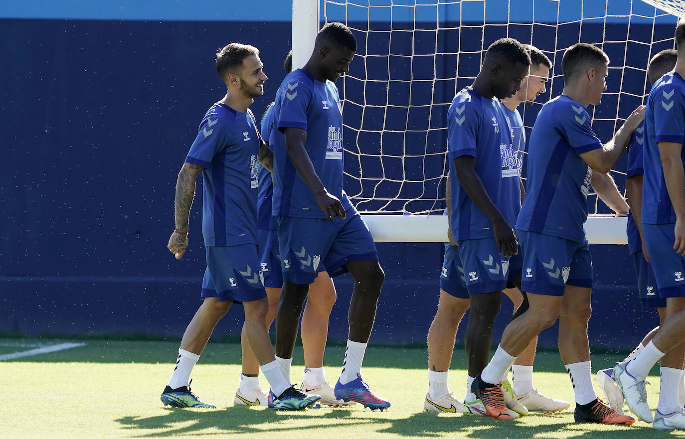 El Málaga ya se entrena con los nuevos fichajes Villalba y Hervías. Otra de las novedades de la sesión del entrenamiento es la reincorporación progresiva del delantero Pablo Chavarría. Fran Sol sigue al margen por una lesión de tobillo.