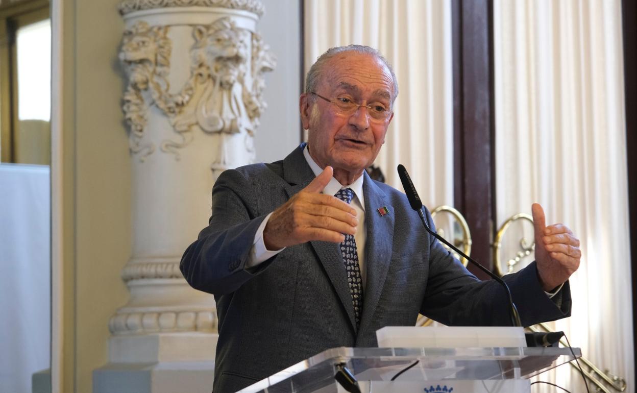 Francisco de la Torre, este martes, en una rueda de prensa en el Ayuntamiento. 