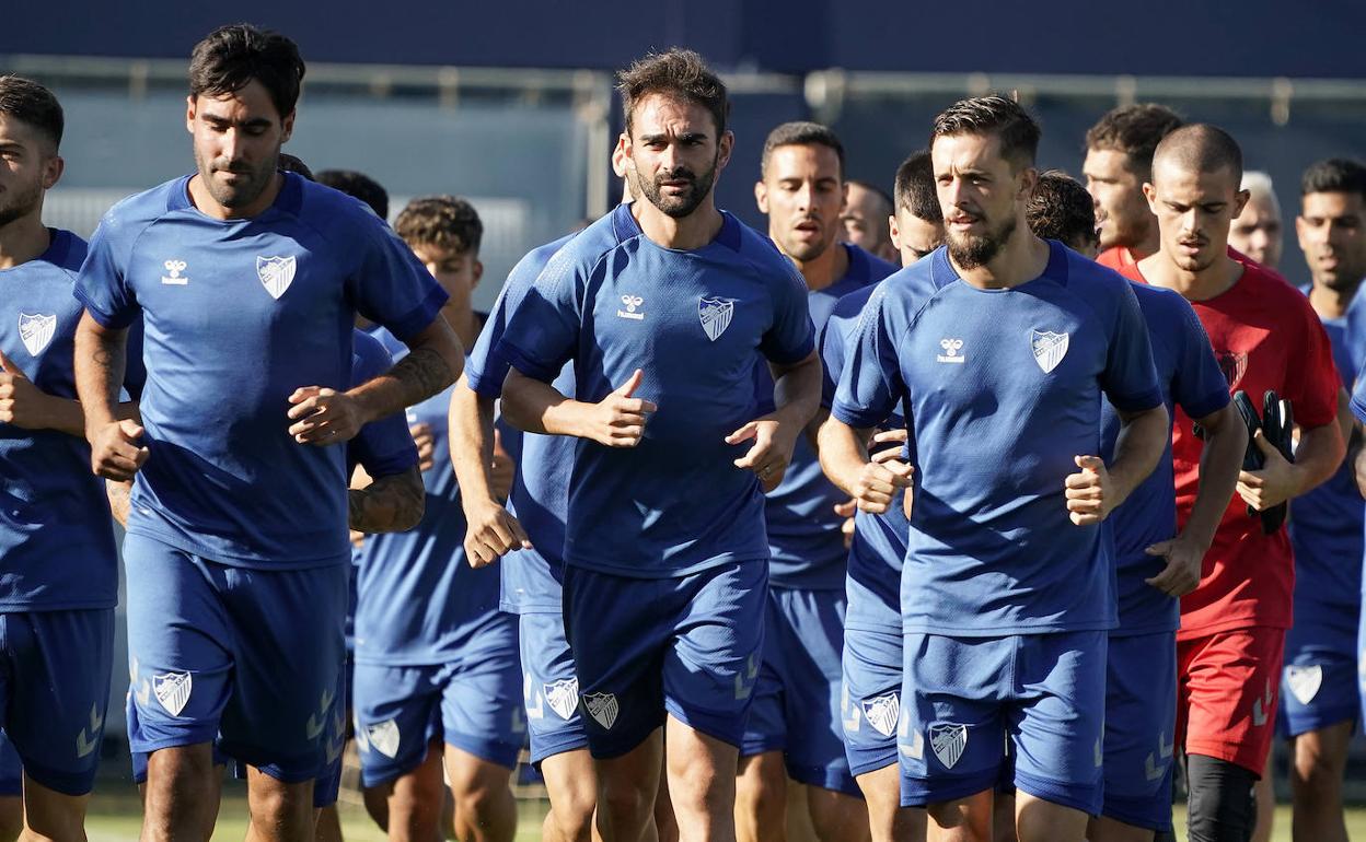 Adrián López, en un entrenamiento este verano con el Málaga.