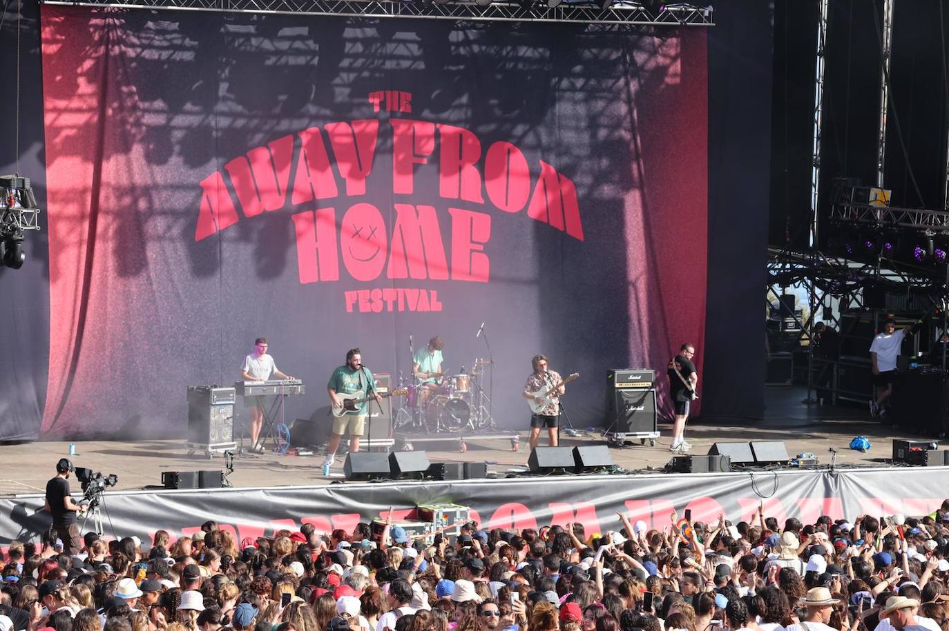 El exintegrante de 'One Direction', Louis Tomlinson, plato fuerte de una cita en la que estuvieron también The Vaccines, Hinds, Stone o Voodoos, en la imagen. 