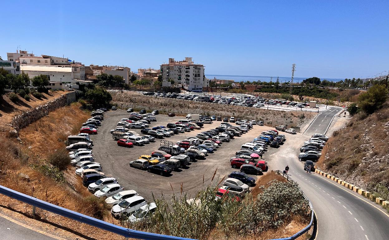 Imagen de la parcela tras las obras de urbanización para el futuro centro de salud de Nerja. 