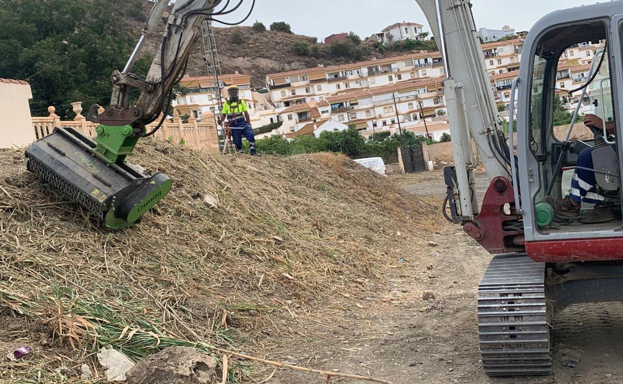 Imagen de los trabajos en el arroyo Granadillas de Rincón de la Victoria. 