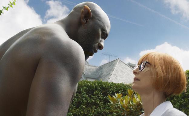 Idris Elba y Tilda Swinton en 'Tres mil años esperándote'.