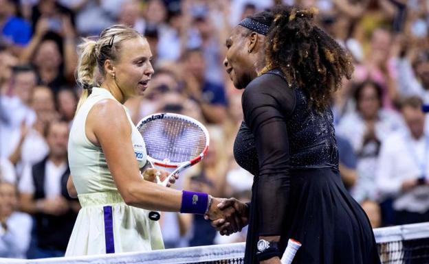 Imagen principal - Serena Williams durante el partido.