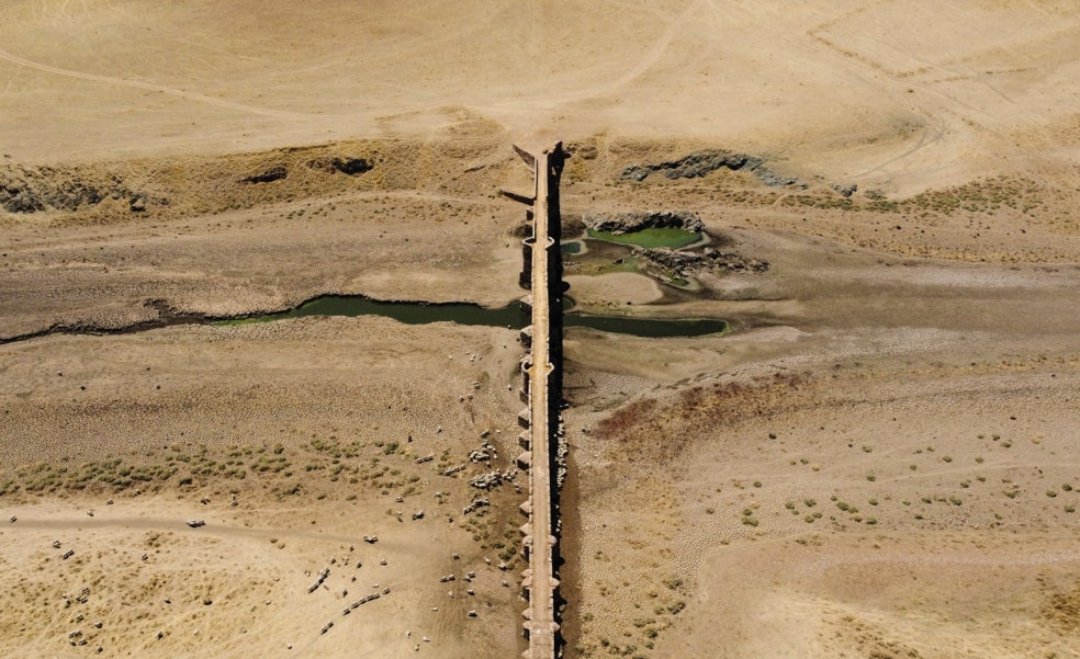 El embalse de Cijara, en Villarta de los Montes (Badajoz), a principios de agosto. 