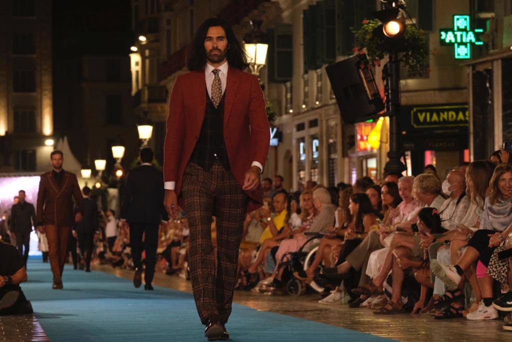 Modelos de Félix Ramiro, en la calle Larios. 