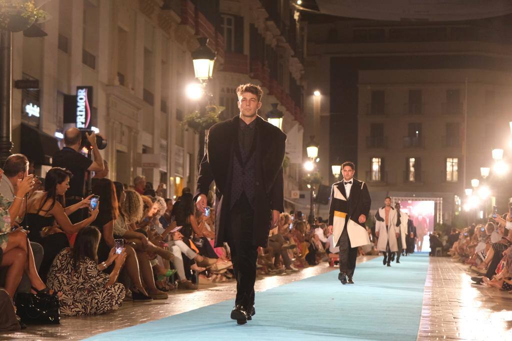 Modelos de Félix Ramiro, en la calle Larios. 