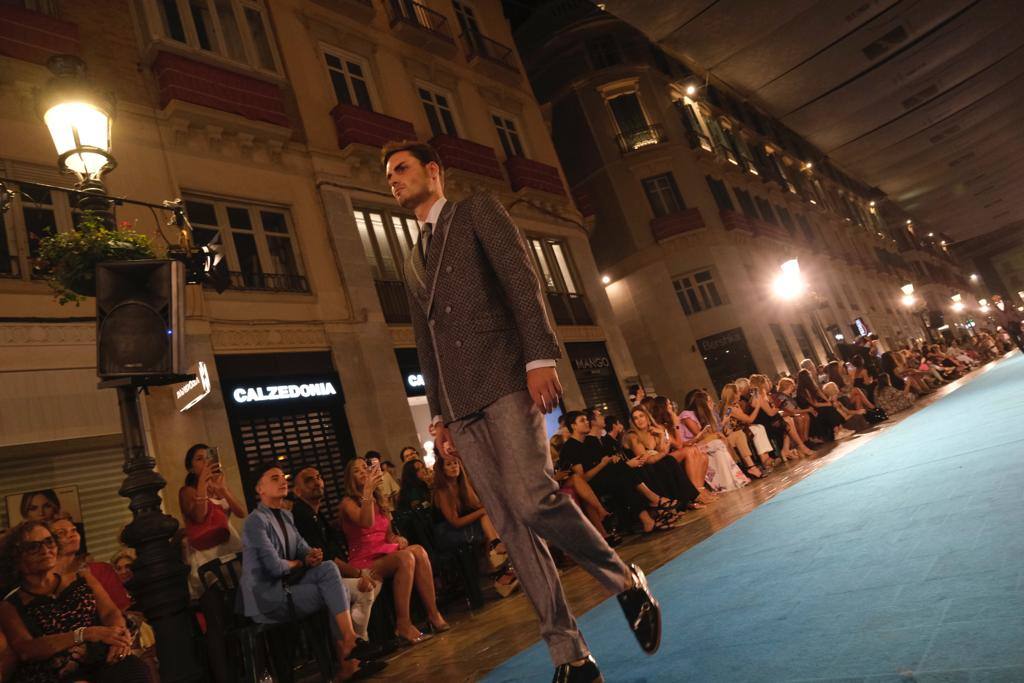 Modelos de Félix Ramiro, en la calle Larios. 