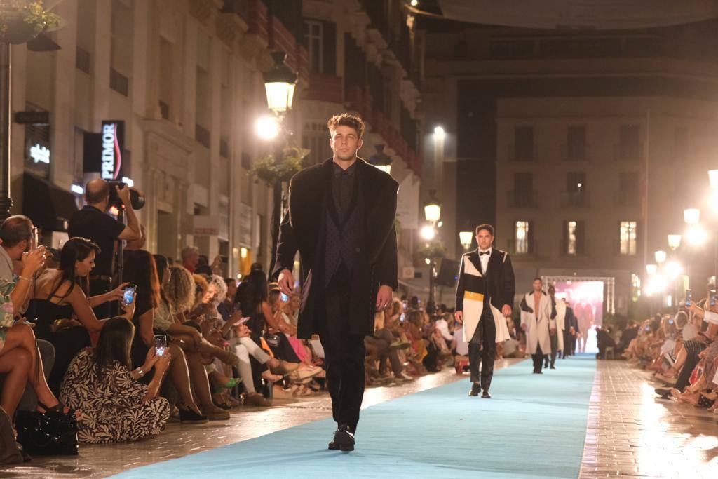 Modelos de Félix Ramiro, en la calle Larios. 