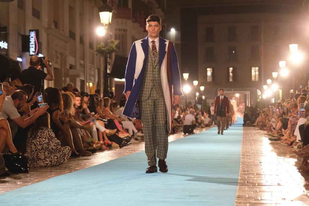 Modelos de Félix Ramiro, en la calle Larios. 