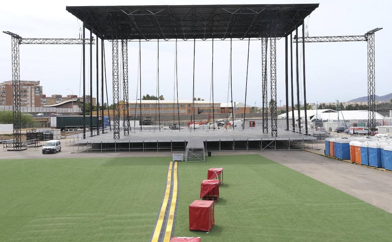 El escenario principal, Andalucía, ya se encuentra construido a falta de las pantallas laterales. 