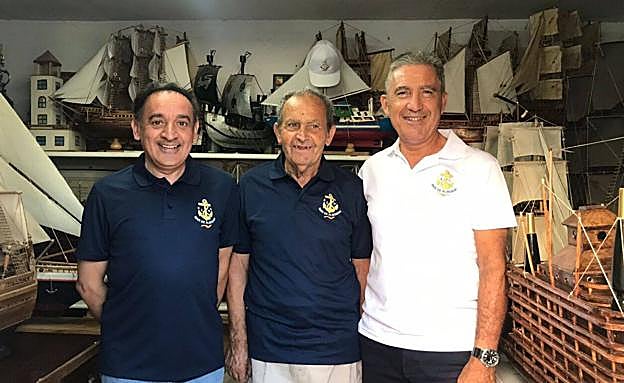 Martín Sánchez, Manuel Mármol y Jorge Román, junto a las maquetas.