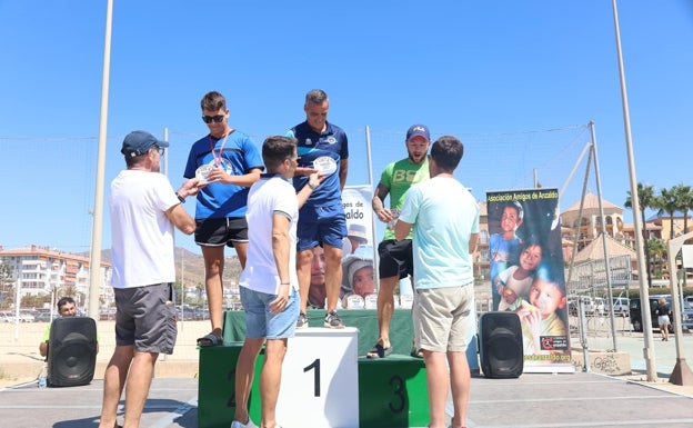 Imagen principal - Tres imágenes de la prueba disputada este domingo en Torrox Costa. 