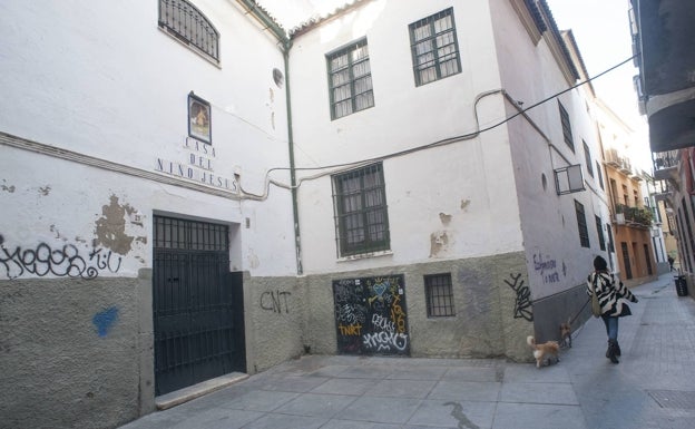 Fachada del edificio a la calle Pozos Dulces. 