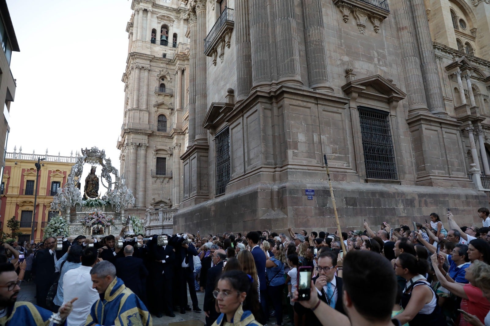 Fotos: Festividad de Santa María de la Victoria: ofrenda floral y misa a la Patrona de Málaga