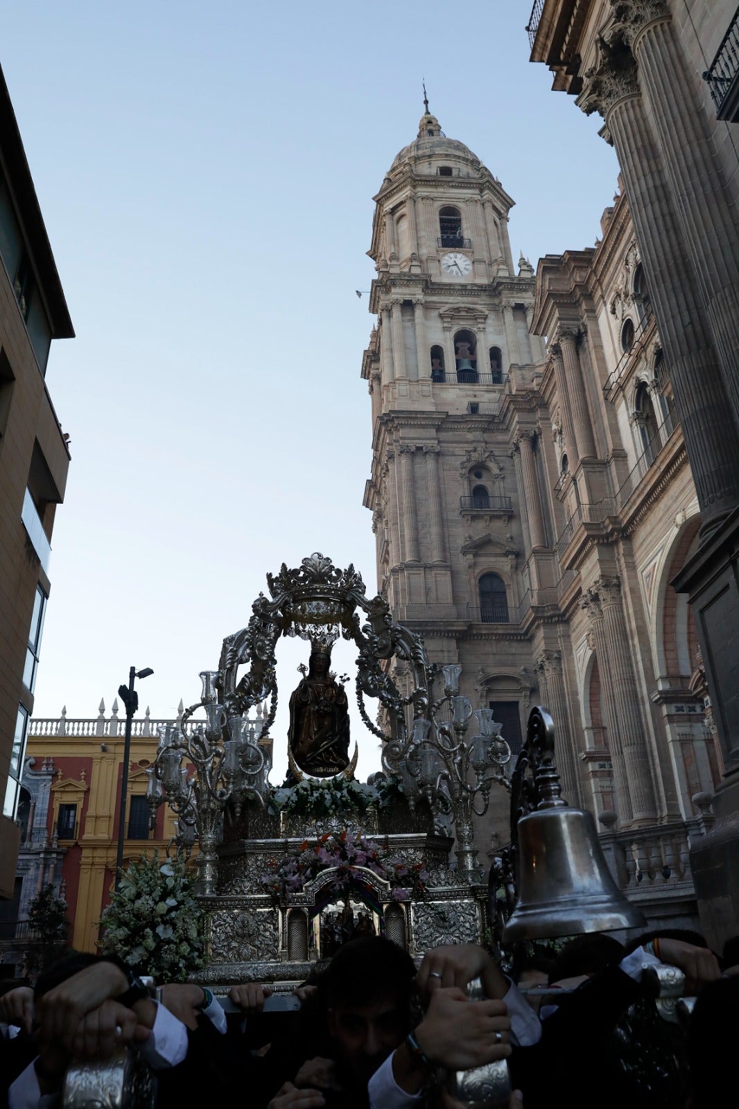 Fotos: Festividad de Santa María de la Victoria: ofrenda floral y misa a la Patrona de Málaga