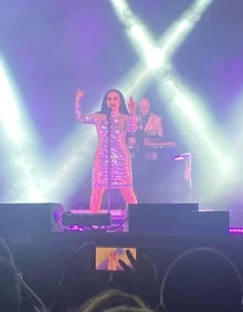 Imagen secundaria 2 - Fangoria, en varios momentos de su actuación en Guaro. 