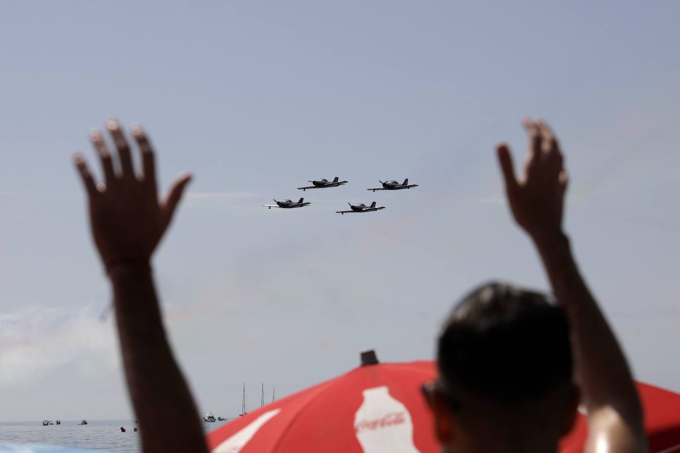 Desde primera hora de la mañana la playa ya estaba llena de amantes de la cultura aeronáutica para coger sitio y presenciar lo que ya se reconoce como uno de los mejores festivales aéreos de Europa. Uno de los espectáculos que ha suscitado mayor expectación ha sido el conocido como 'dron humano' de Gravity Industries. 