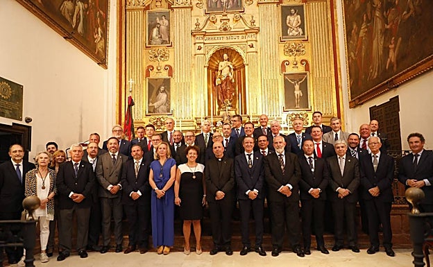 Asistentes a la ceremonia y al acto de entrega de distinciones. 