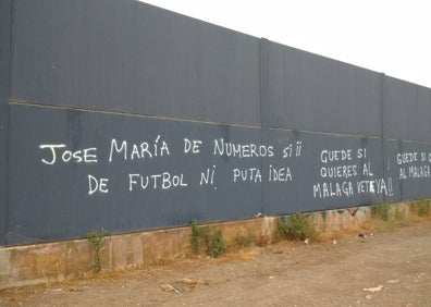 Imagen secundaria 1 - Aparecen pintadas en el Anexo de La Rosaleda en contra de Guede, Manolo y los dirigentes del Málaga