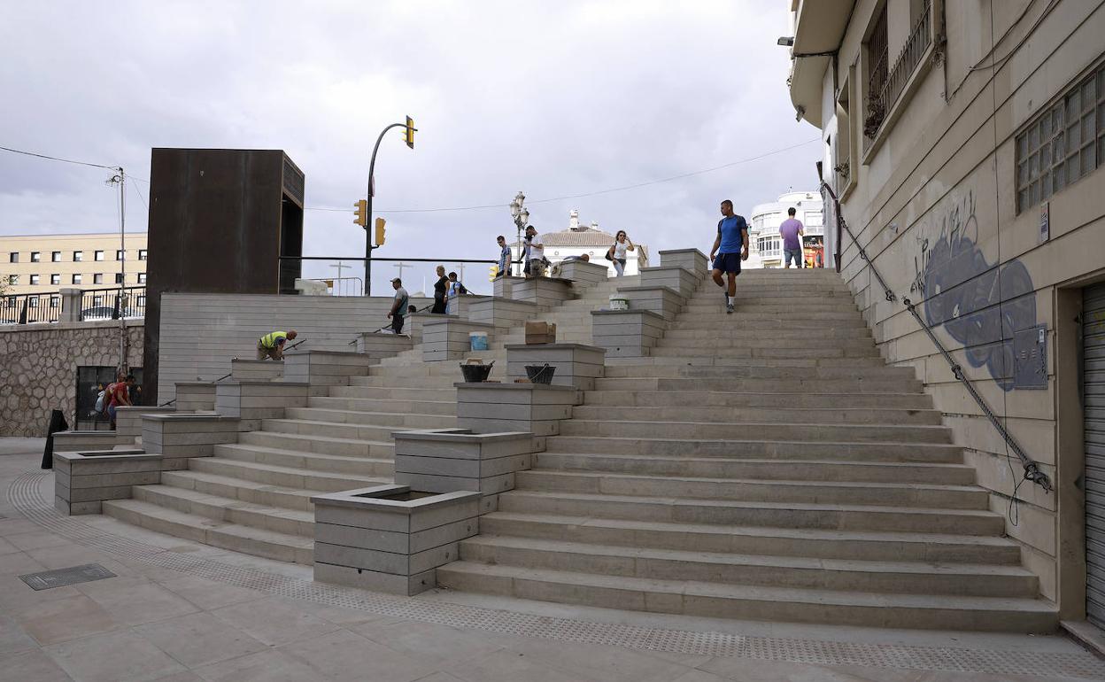 Urbanismo ha reutilizado parte de los antiguos peldaños para la escalinata. 