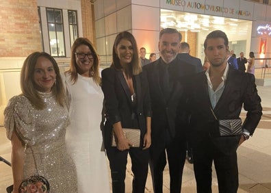 Imagen secundaria 1 - En la primera foto, Luisma Gómez, María José García, Nerea Villalobos, Miguel Guerrero, Carmen Serrano y Álvaro Toledo. En la segunda, Almudena Nogués, Carmen Canales, Carmen López, Francisco Jiménez y Eduardo Valderrama. En la última, Rocío Gaspar, Javier Ortiz y Elena Gálvez. 