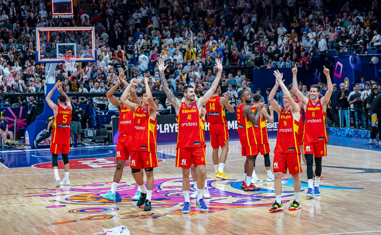 Los jugadores de España celebra la victoria ante Alemania. 