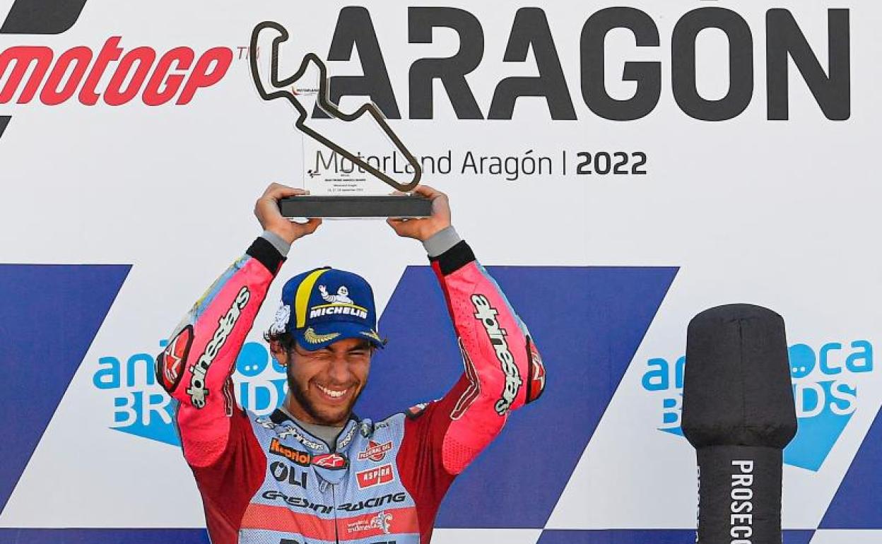 Enea Bastianini celebra su victoria en el GP de Aragón