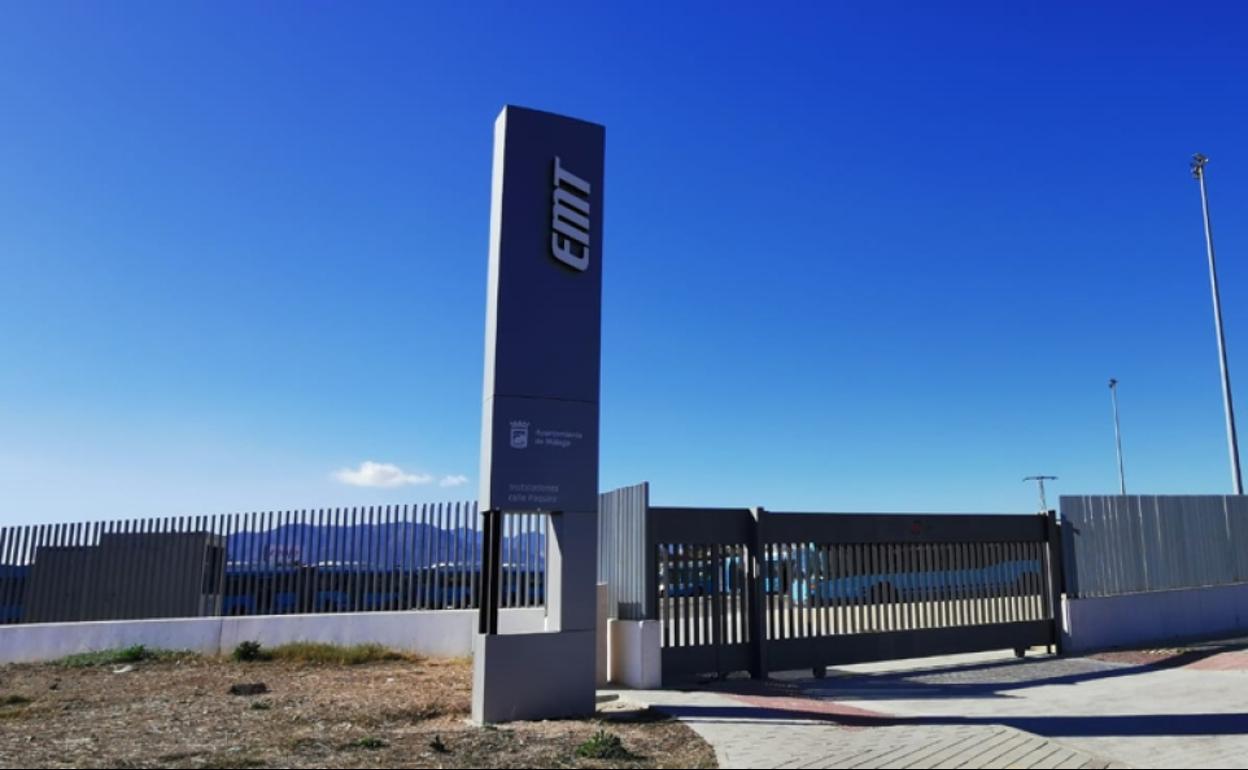 Parte de la parcela se usa de forma temporal para medio centenar de vehículos. 