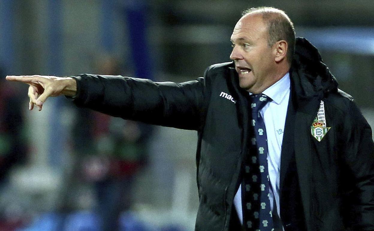 Pepe Mel, durante su etapa en el Betis.