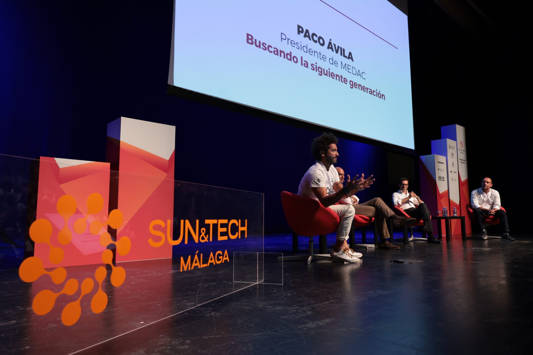 Emprendedores e inversores debaten sobre las tendencias que alimentan la revolución digital: desde la inteligencia artificial hasta la web3, el 'big data', los esports y la educación para un mundo digital